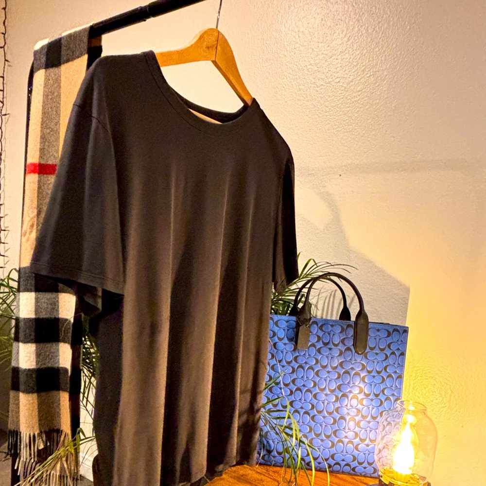 Men’s Large Black Lululemon Tee